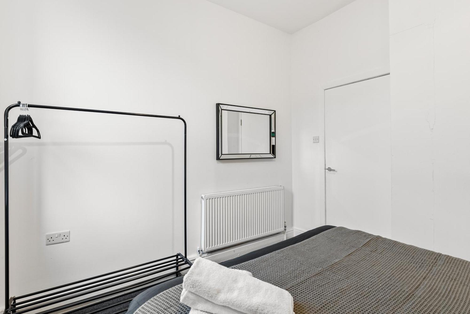 Апартаменты 20 Percent Off! Stylish Sheffield Abode Sleeps 12 Экстерьер фото